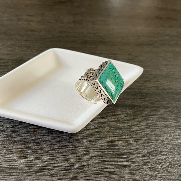 .925 Sterling Silver and Turquoise Ring - Picture 3 of 8